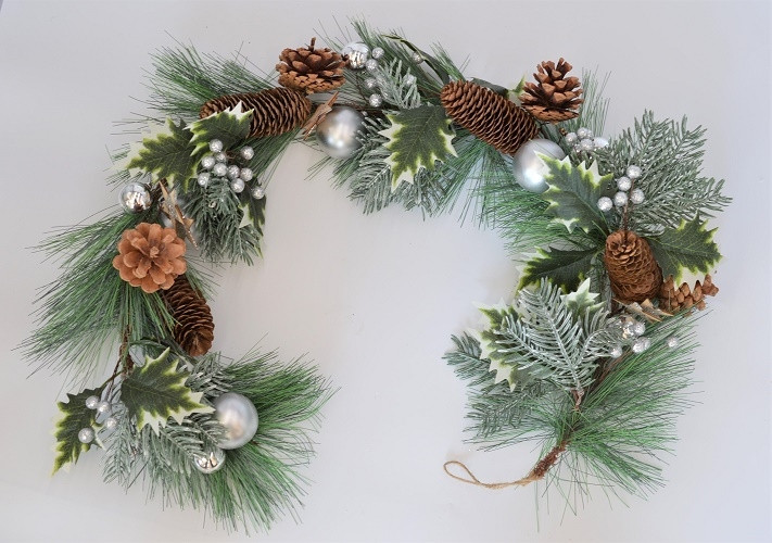 22049 - Silver Snow Christmas Pine Cones, Chestnuts & Baubles Garland. Length Apx 1m