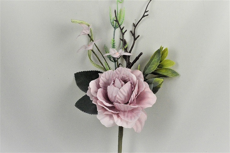 33006 - Dusky Lilac floral arrangement accompanied with lush green leaves.  Height  25cms ,  Width  13cms  (approx)