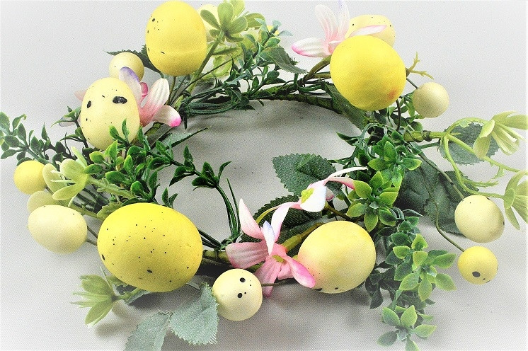 33011 - Easter Decoration.   Suitable for hanging or as a Candle centrepiece.  Dia  11.5cms  (approx)