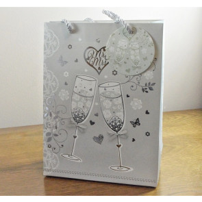 Y807 - Wedding Mr & Mrs Champagne Gift Bag & Tag!!-White